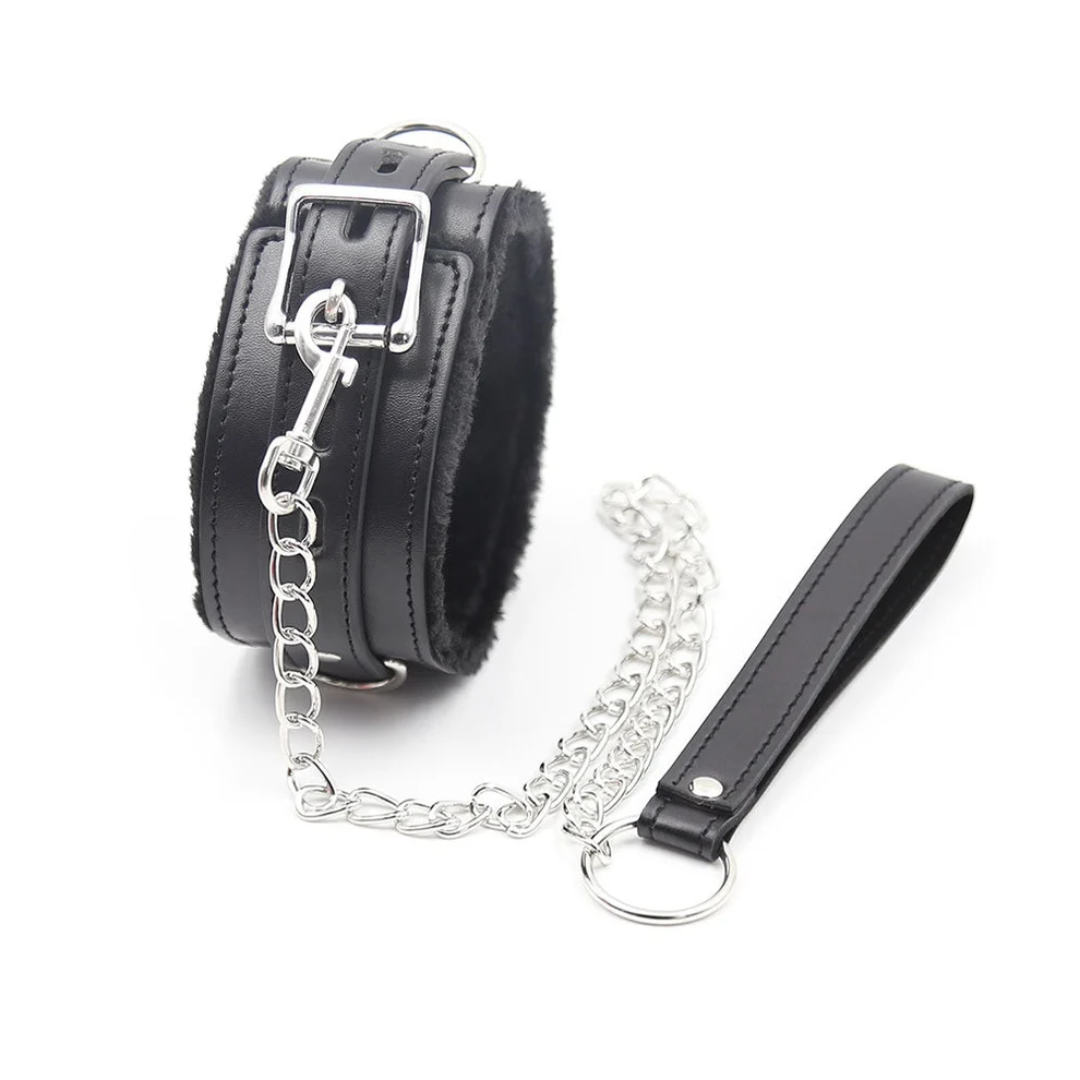 Collar Felpa con Cadena Negro